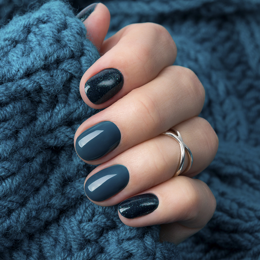 Modne paznokcie na jesień 2020. Sprawdź, jakie wzory i kolory królują wśród trendów w manicure!